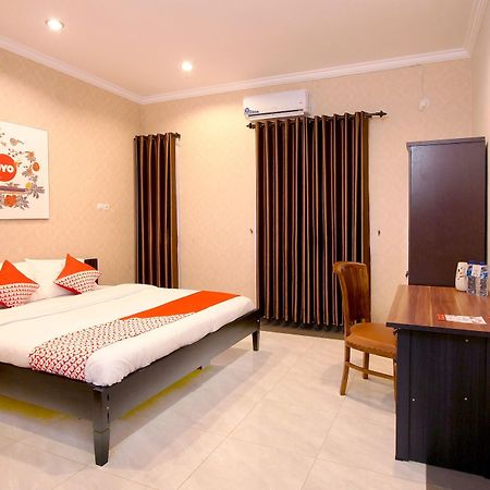 Oyo 347 Bayang Brothers Guest House Maguwo Exterior photo