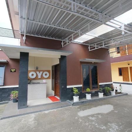 Oyo 347 Bayang Brothers Guest House Maguwo Exterior photo