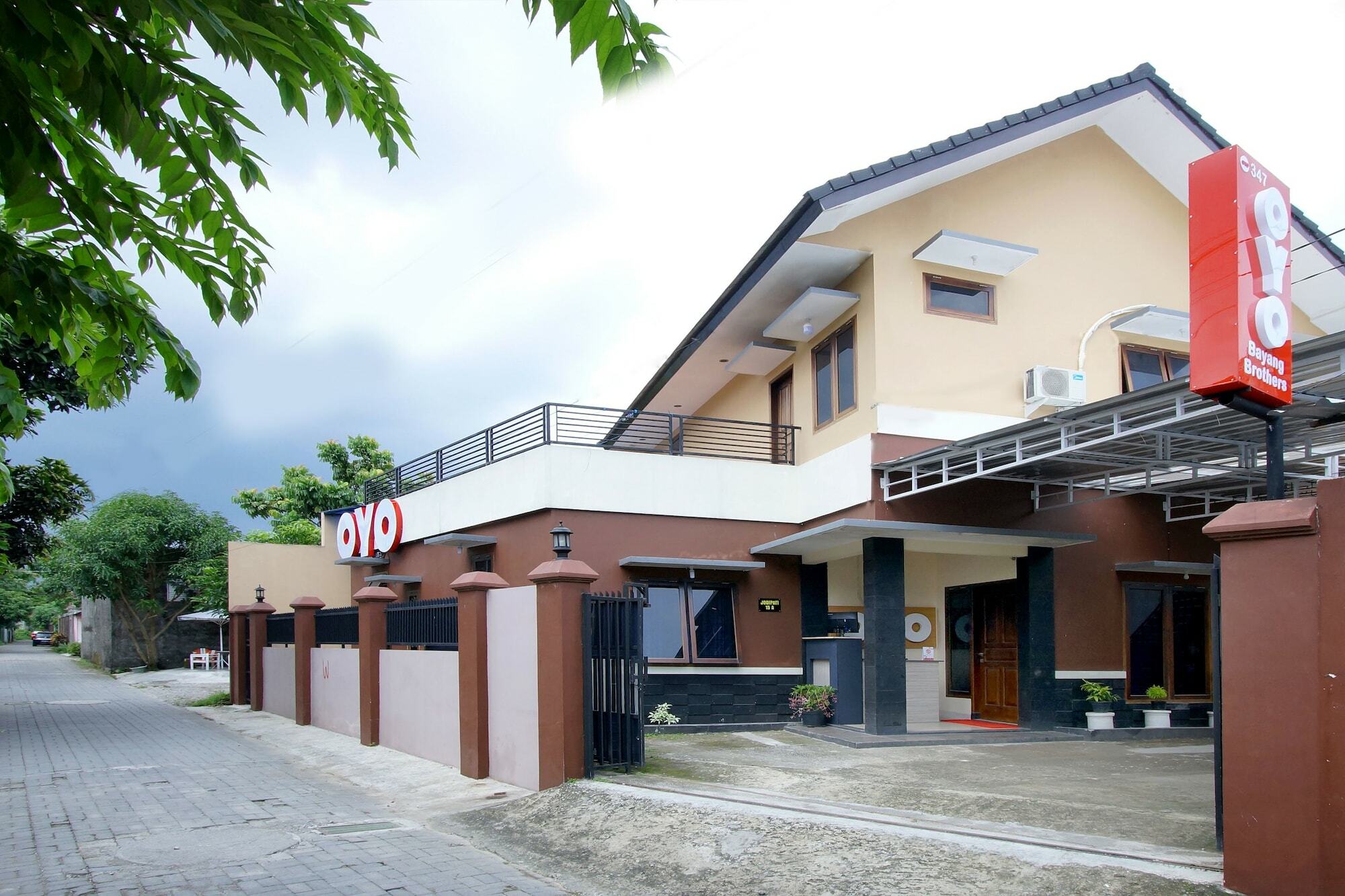 Oyo 347 Bayang Brothers Guest House Maguwo Exterior photo